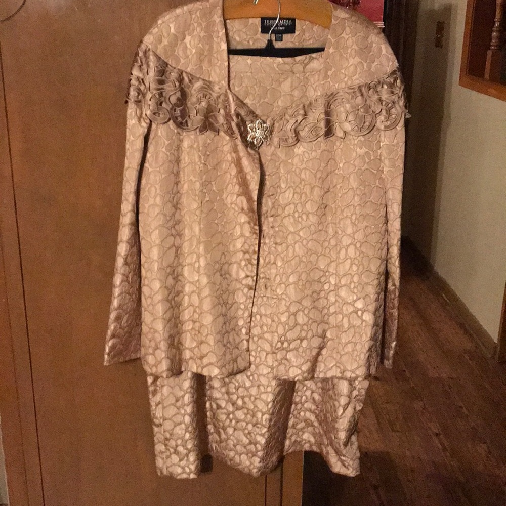 2pc gold dressy suit, size 20w